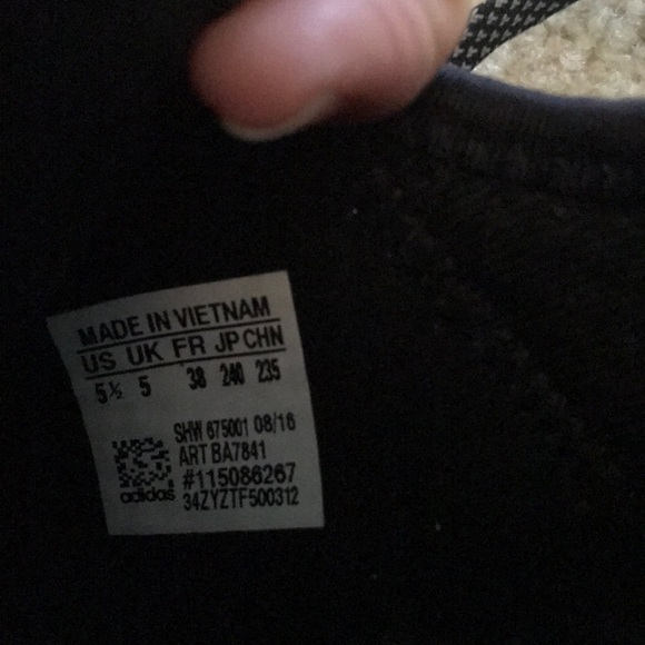 SOLD 💕Adidas NMD R1 - Picture 8 of 8